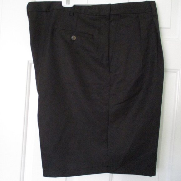 Haggar Cool 18 Mens Pleated Front Black Expandable Golf Short Pant NWT- Size 44W - Picture 2 of 5